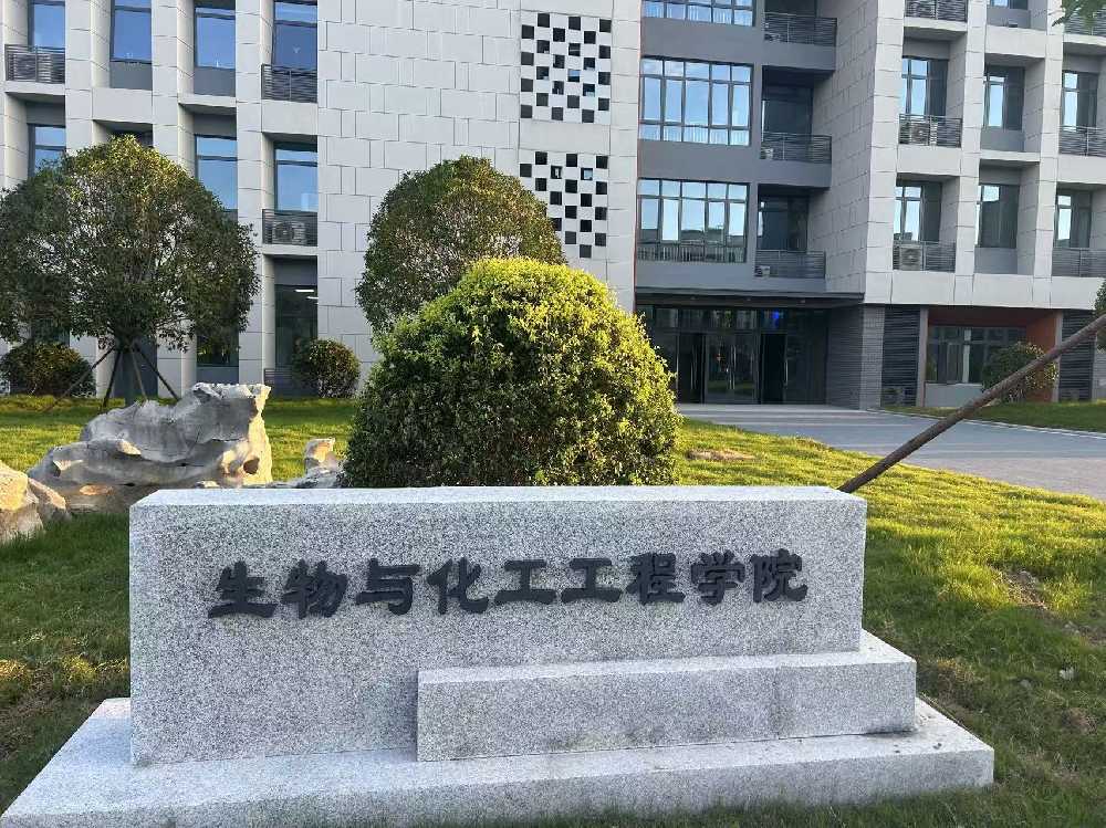 翁牛特旗扬州职业大学体育场高杆灯项目